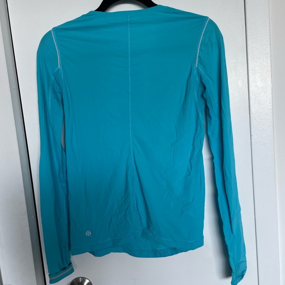 Lululemon lightweight long sleeve - Picture 5 of 7